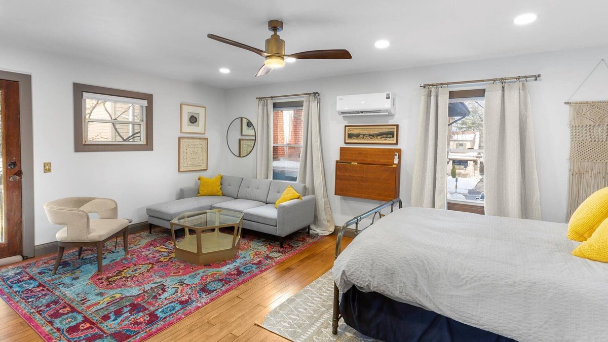 Hyde Park Apartment | Cozy on Kendall