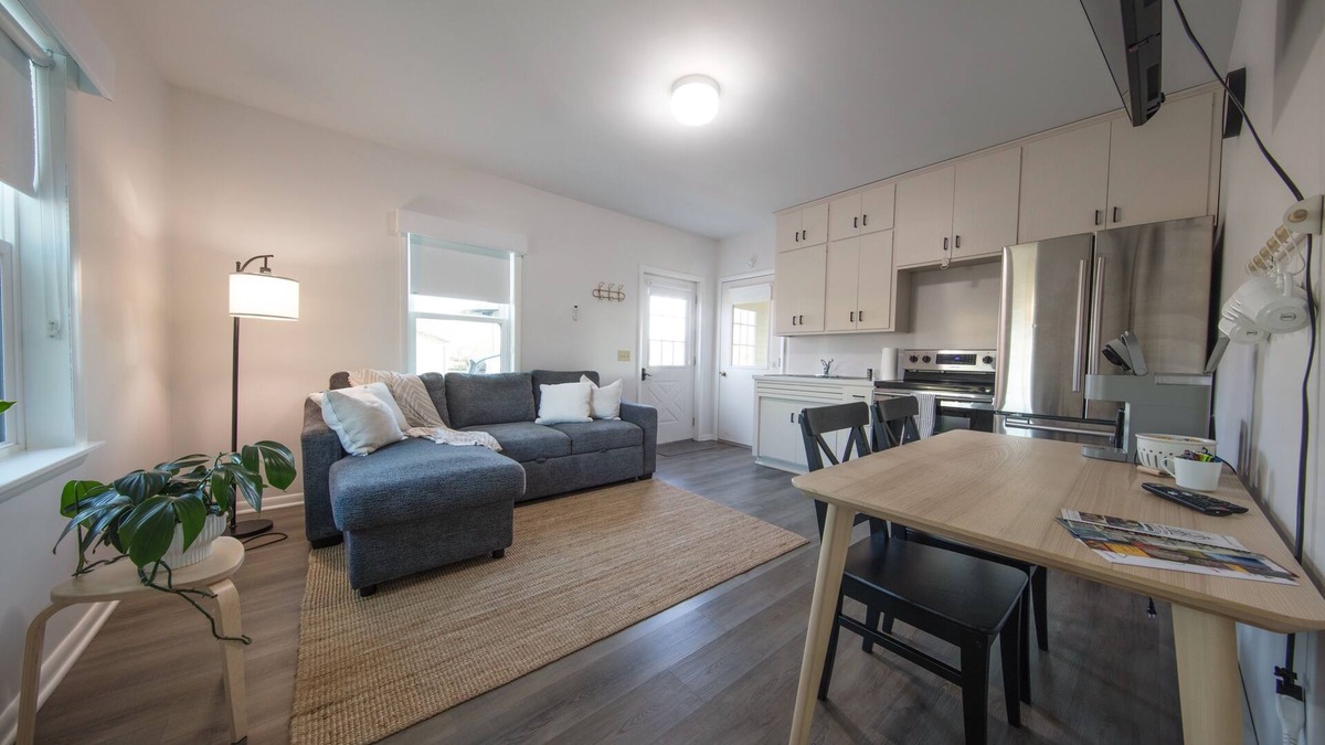 Apple Creek House | Cozy one bedroom apartment with attached garage.