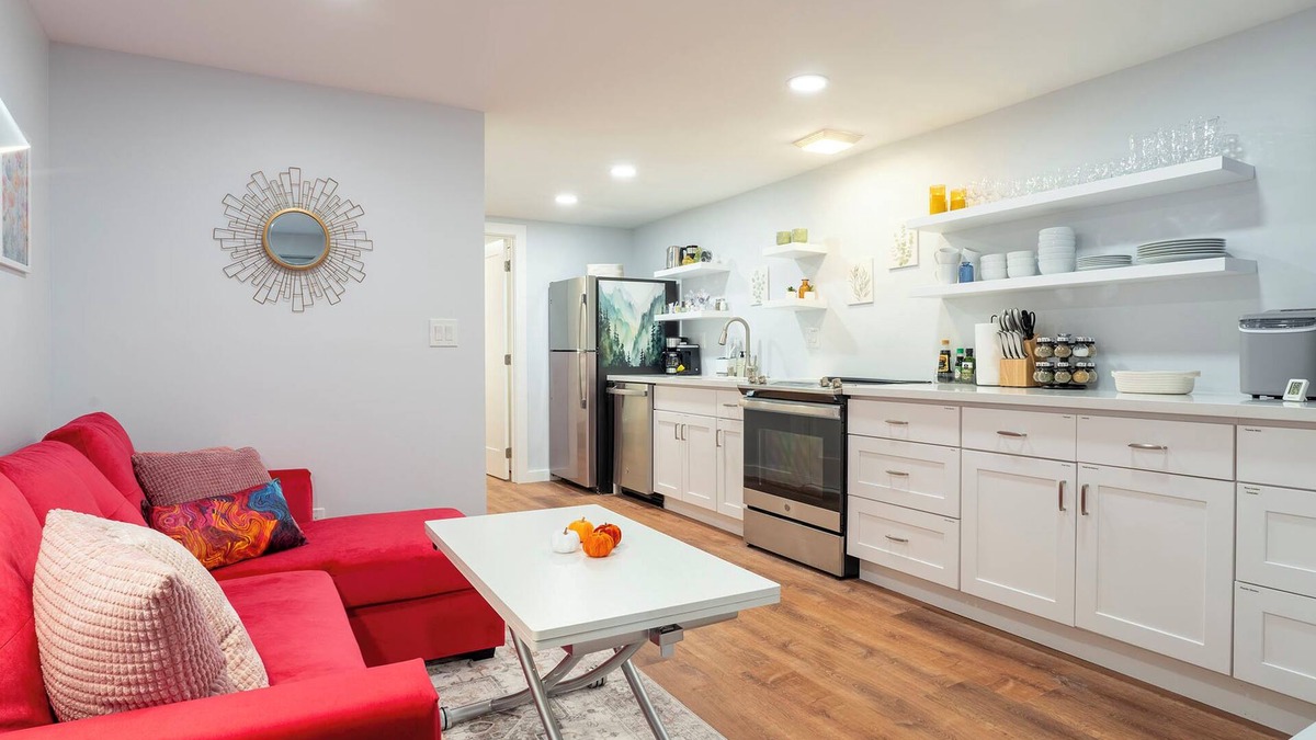 Downtown Seattle Apartment | Cozy One Bedroom Apt - Arboretum/Montlake, UW, Husky Stadium, UWMC, Madison Park
