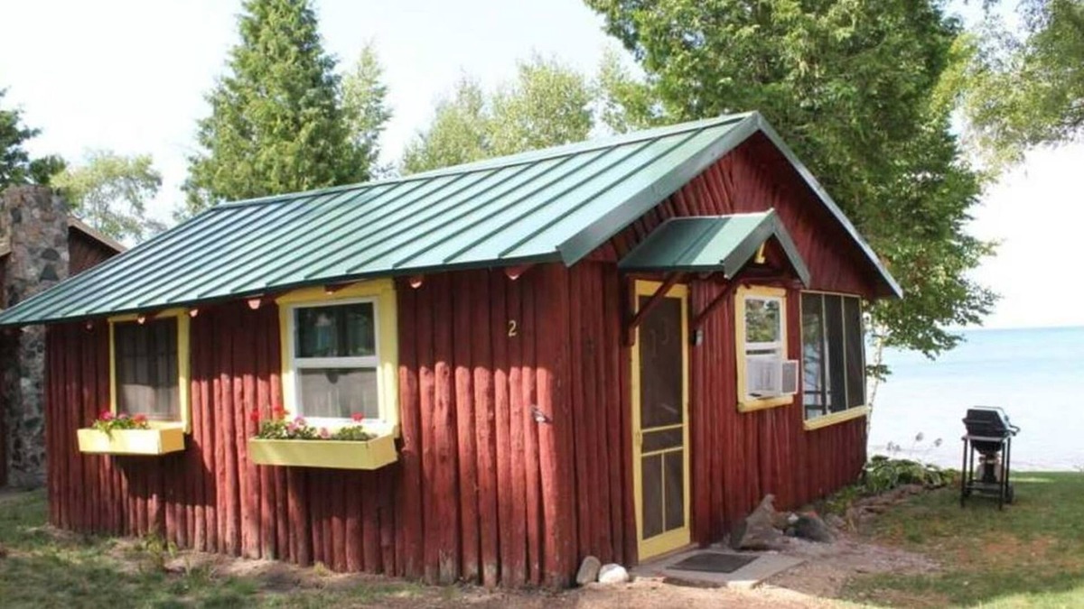 Port Hope Cabin | Cozy One-bedroom Lakeside Cabin with all modern amenities
