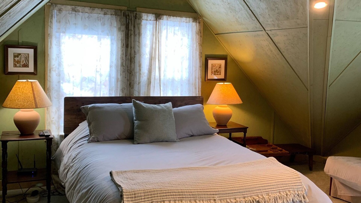 Paradox Apartment | Cozy One Bedroom studio suite in idyllic Adirondack setting