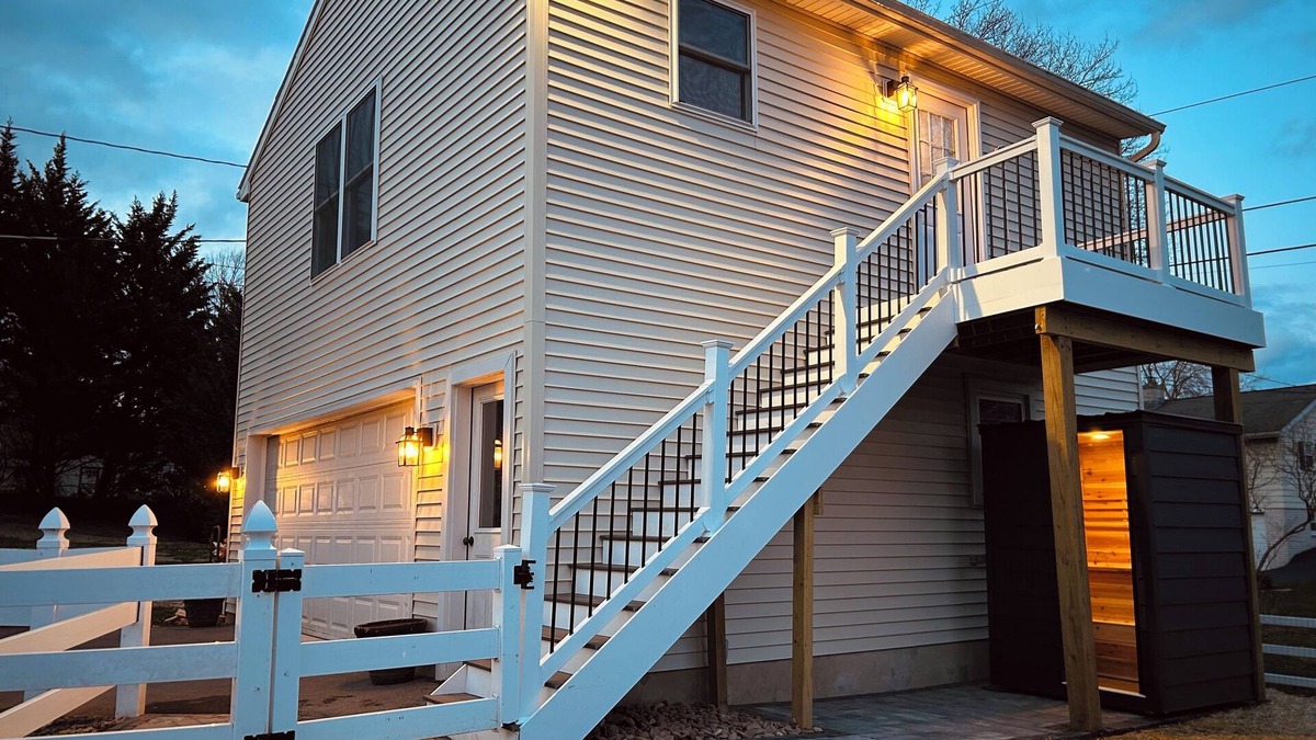 Elizabethtown Apartment | Cozy One-Bedroom Loft Above Garage in Elizabethtown with Sauna