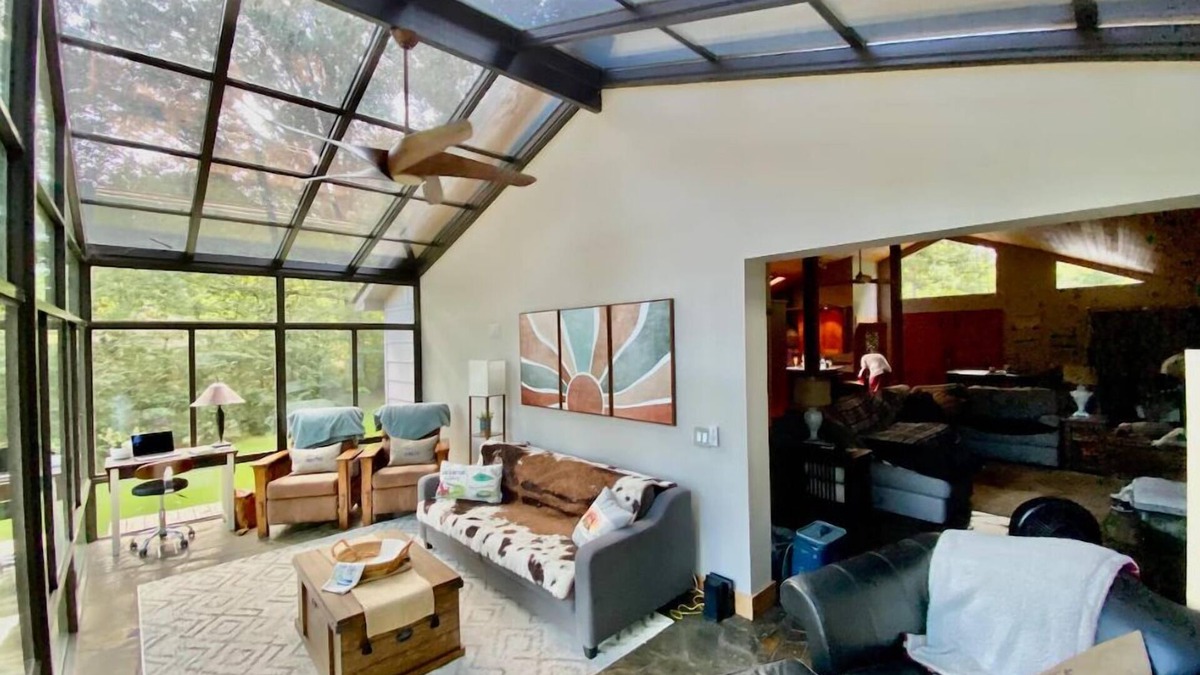 Hamilton House | Cozy open studio cabin with a relaxing vibe on serene Lake Harding.