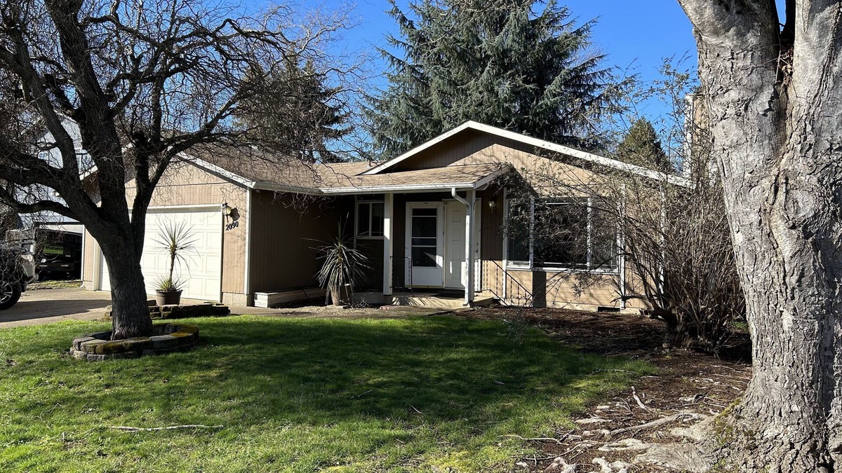 Bethel-Danebo House | Cozy Oregon home located close to airport and all local nattractions .