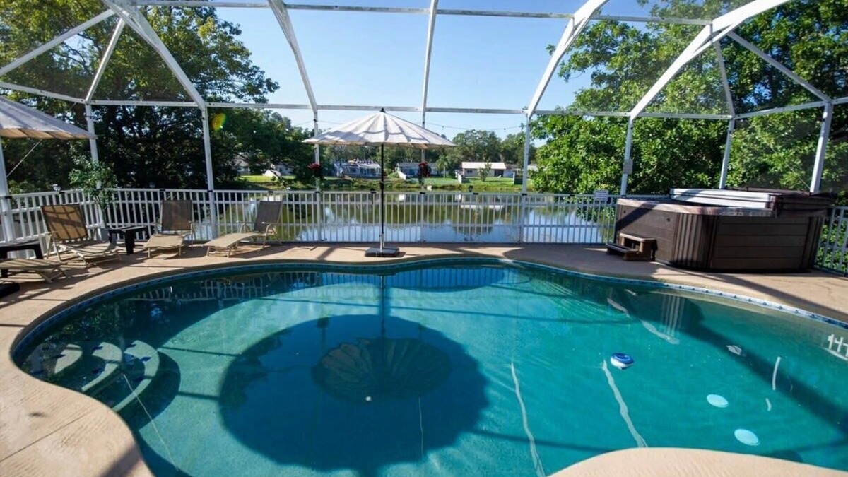 Palm Harbor House | Cozy Palm Harbor Family Oasis | Heated Pool & Spa | Pet-Friendly | Near Honeymoo