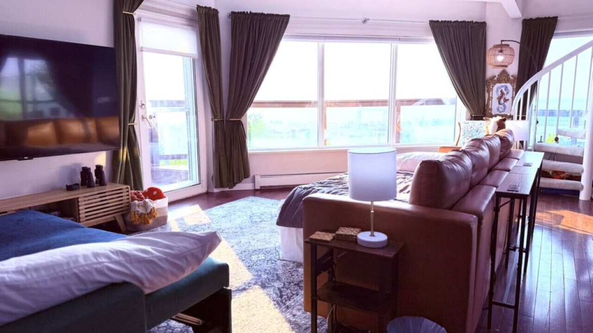 Observation Hill Condo | Cozy Panoramic Lake and Lift Bridge Views