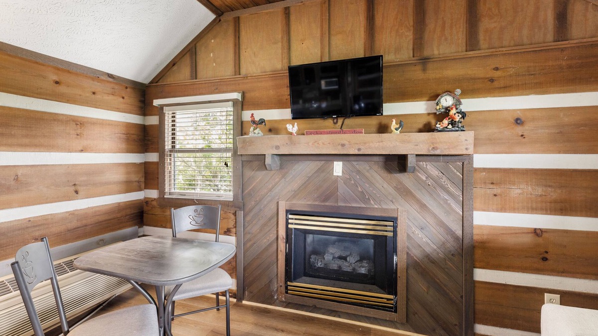 Fancy Gap Cabin | Cozy Parkway Cabin with Mountain Views - Cabin 4