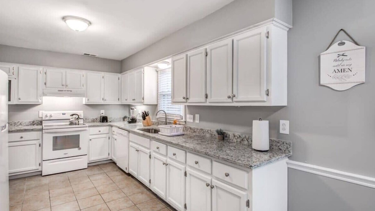 Cordova House | Cozy Patio, Mins to Downtown! Cordova Colonial