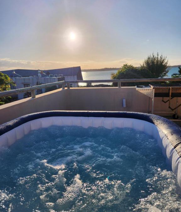 Calodyne House | Cozy pavillon with private jacuzzi on rooftop terrace - Jolly's Rock
