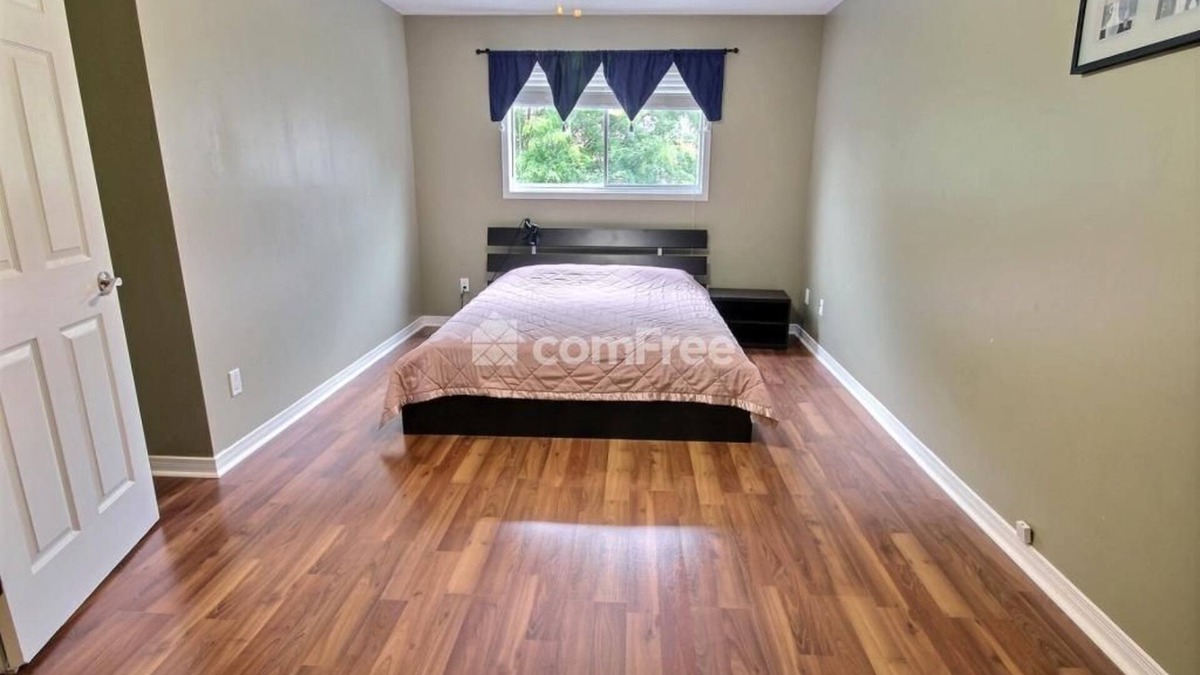 Ottawa Division House | Cozy & Peaceful 5 Bedroom House in Orleans, Ottawa