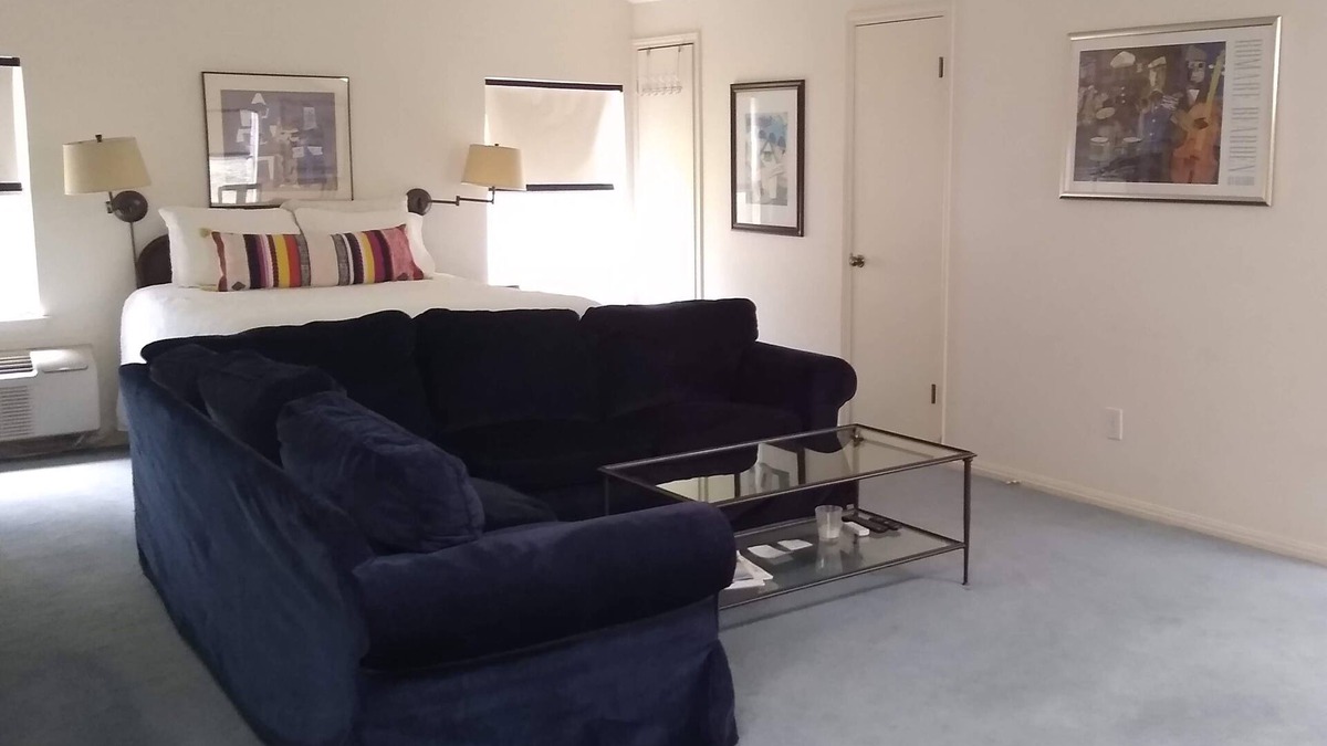 Tarrytown Apartment | Cozy, Peaceful Central Austin/University of Texas/Lake Austin Retreat