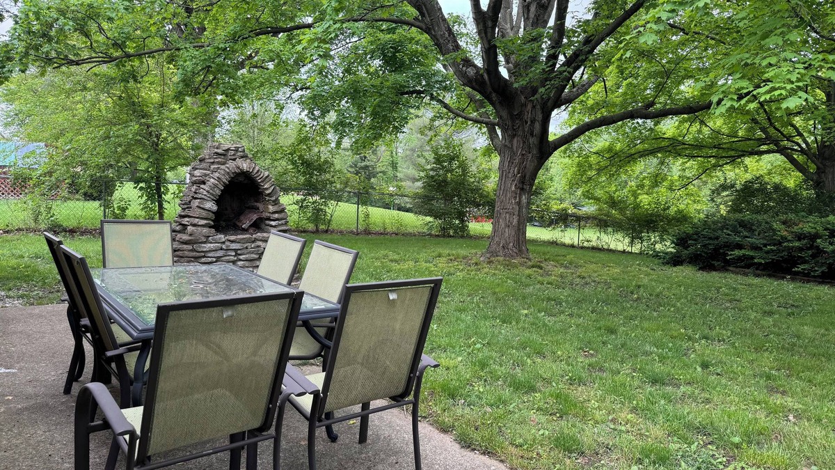 Mason House | cozy peaceful living in the heart of Mason