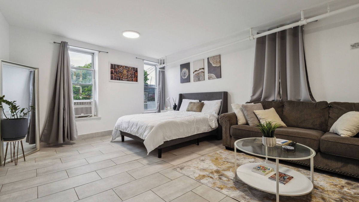 Southeast Yonkers House | Cozy peaceful Yonkers, NY hideaway just 20 minutes from NYC!
