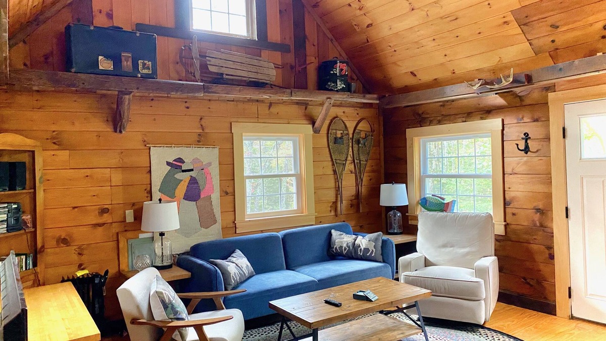 Boothbay Harbor Cabin | Cozy & Pet-Friendly Log Cabin with Access to a Private Beach!