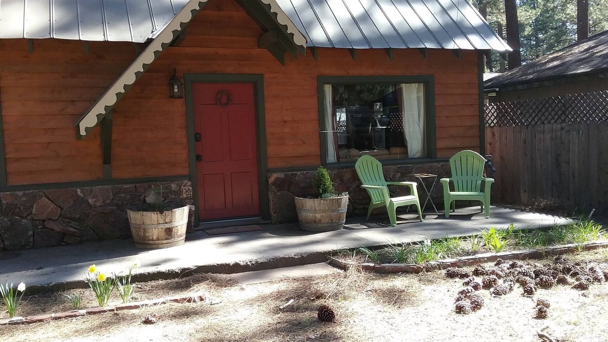 Al Tahoe Cabin | Cozy pet friendly cabin avail for December. Central location near ski resorts