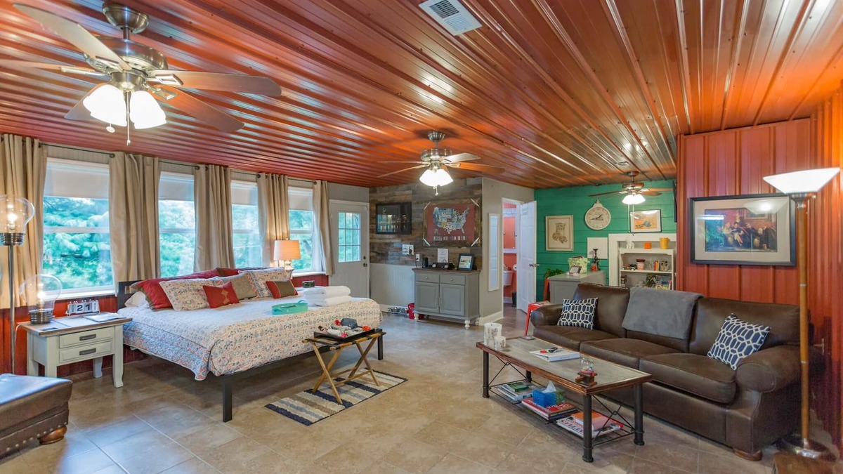 Greenbrier Apartment | Cozy pet friendly retreat near Nashville!