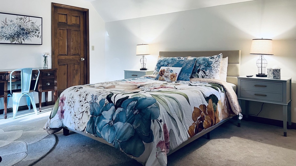 Jim Thorpe Cottage | Cozy, pet-friendly 3-bedroom plus office sleeps up to 10!