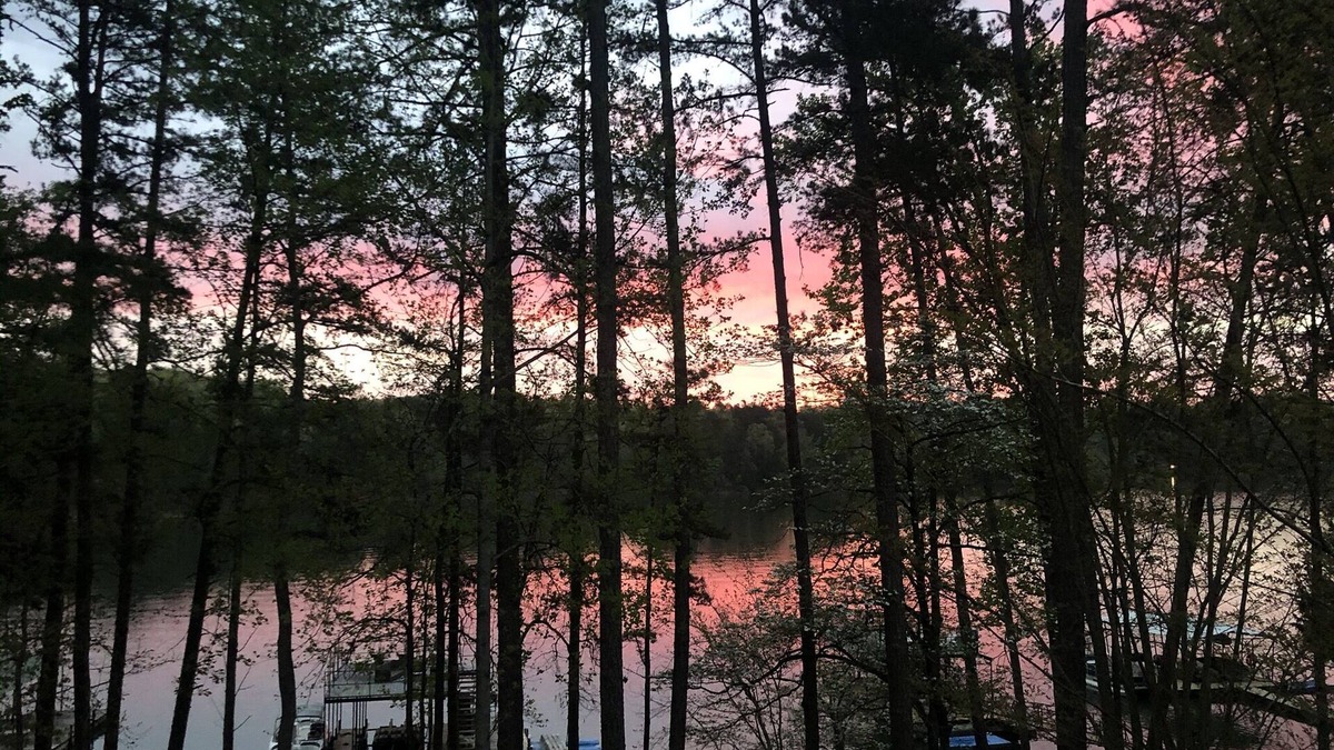 Fair Play House | Cozy Pet Friendly Cottage, 2 story Deep Water Dock - bring your boat!