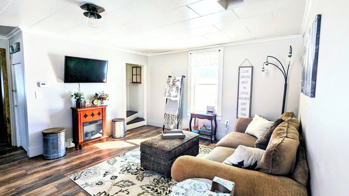 Rogers City Other | Cozy, pet-friendly farm wrapped in nature's warm quilt of fall fireworks