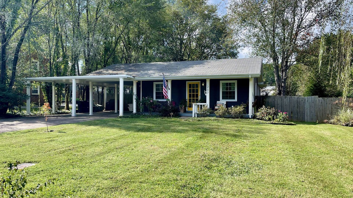 Franklin House | Cozy & Pet Friendly Franklin Home