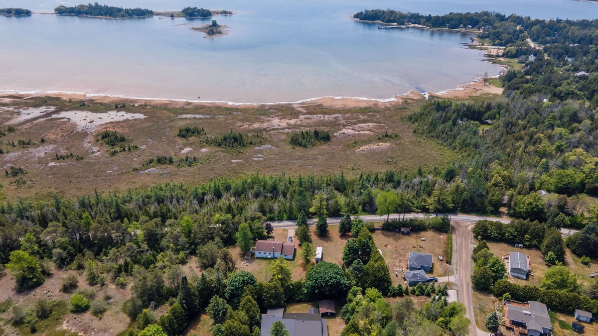 South Bruce Peninsula Cabin | Cozy Pet Friendly Getaway w/Fireplace