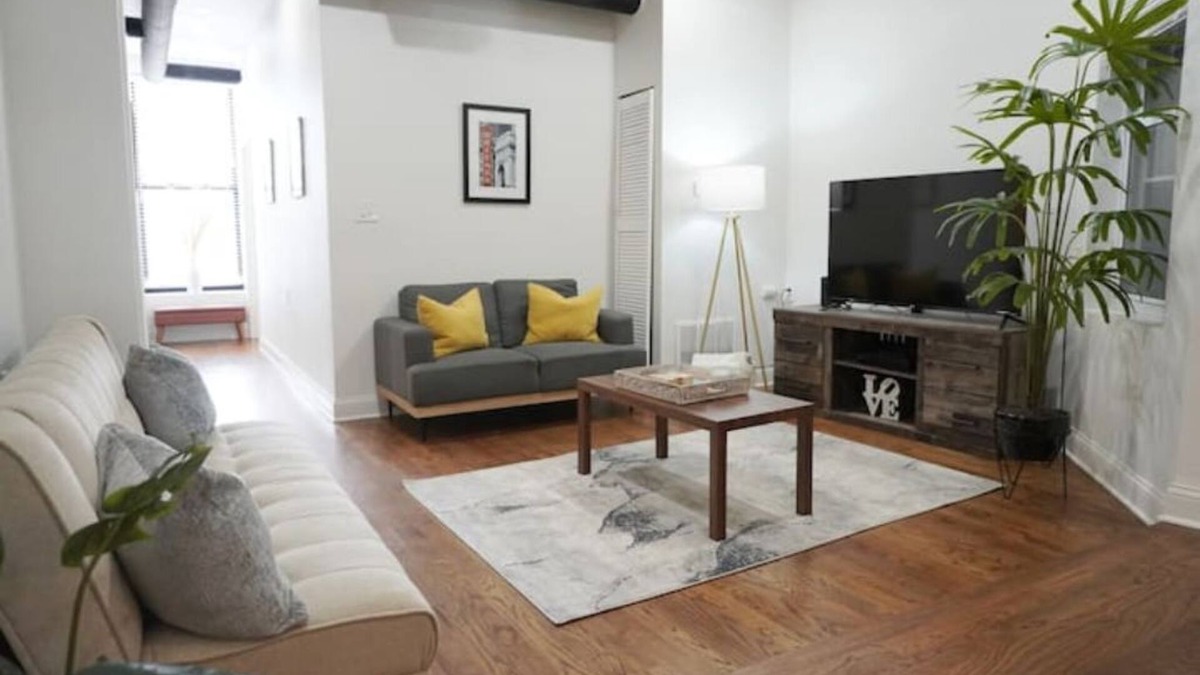 Pilsen Apartment | Cozy Pilsen Depa