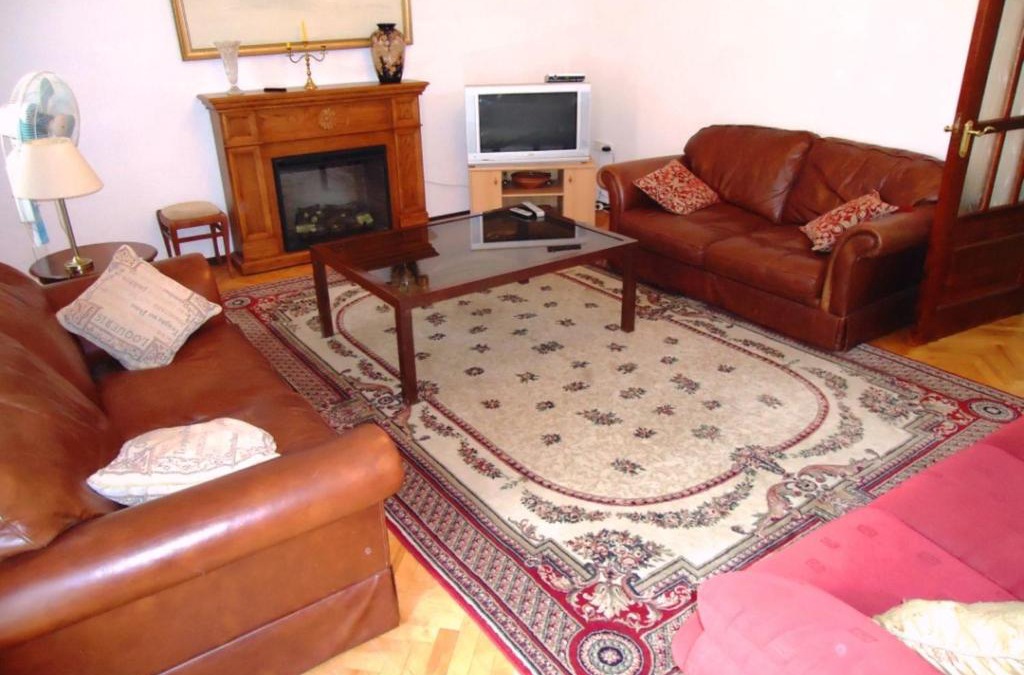 Afanasivsʹkyy Yar Apartment | Cozy place near Golden Gates
