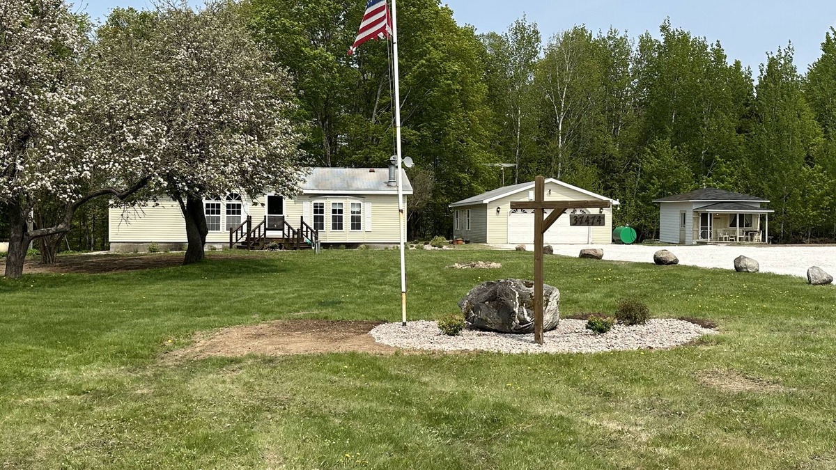 Hulbert House | Cozy Place w/Rustic Bunk house ORV Trail at end of driveway Sleeps 8-10