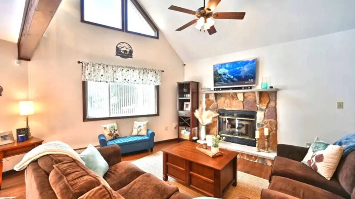 Albrightsville Ski Chalet | Cozy Pocono Chalet