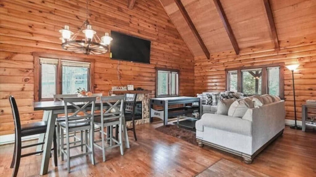 Tobyhanna Cabin | Cozy Pocono Wooded Cabin Oasis | Firepit