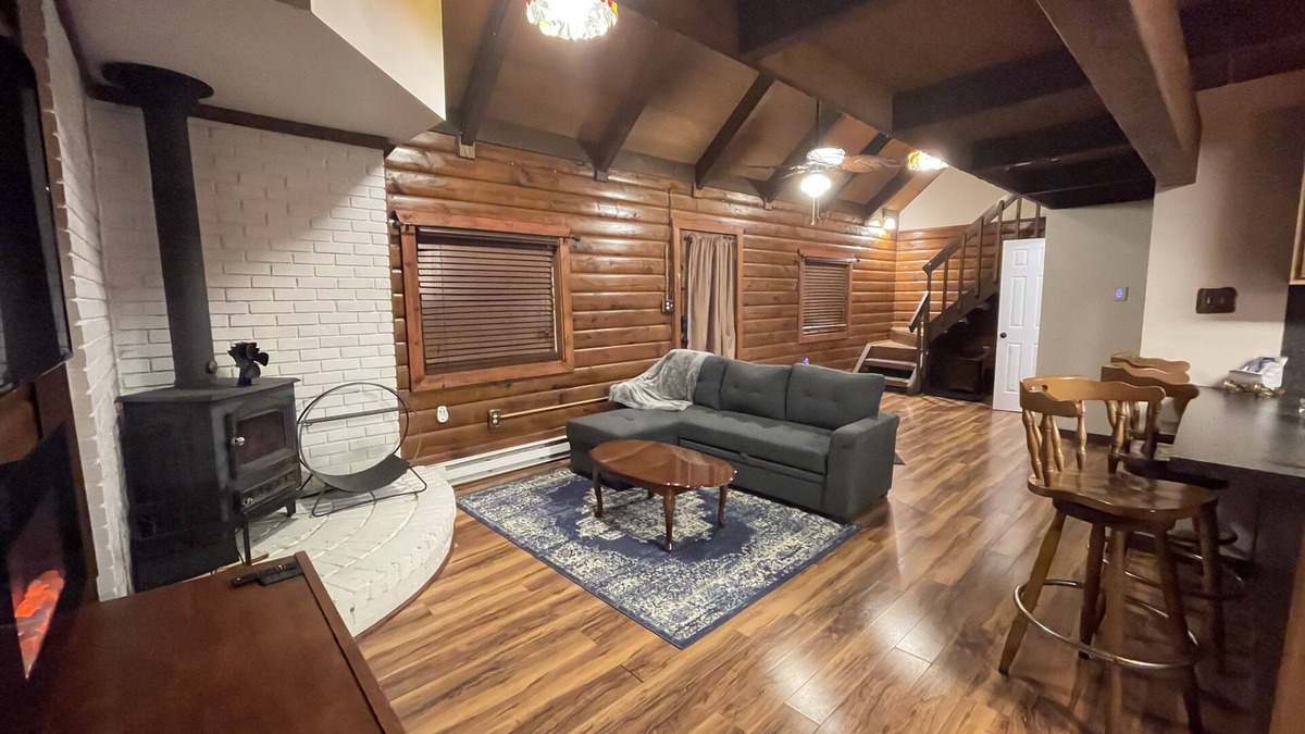 Long Pond Cabin | Cozy Poconos Cabin Getaway - 8 min from Kalahari!