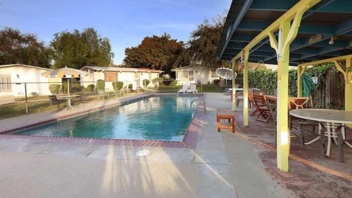 Whittier Cottage | Cozy Pool Side Cottage in Park like Setting.