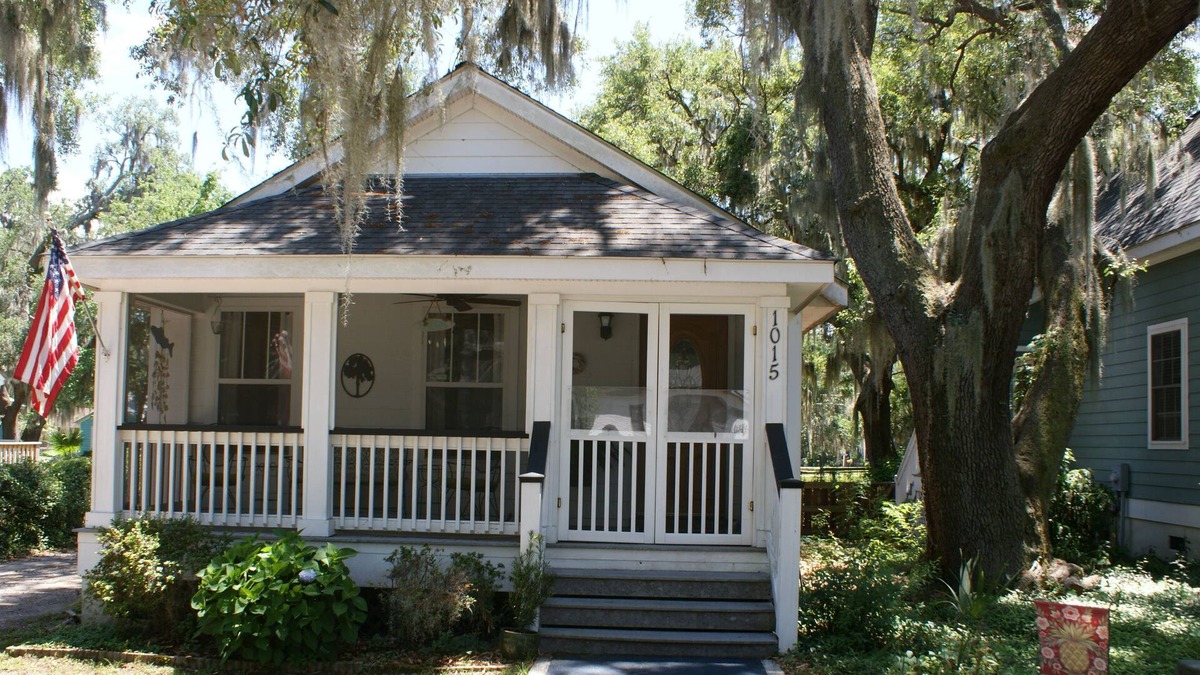 Port Royal Cottage | Cozy Port Royal Cottage, 2 miles from Parris Island Marine Base near Beaufort SC
