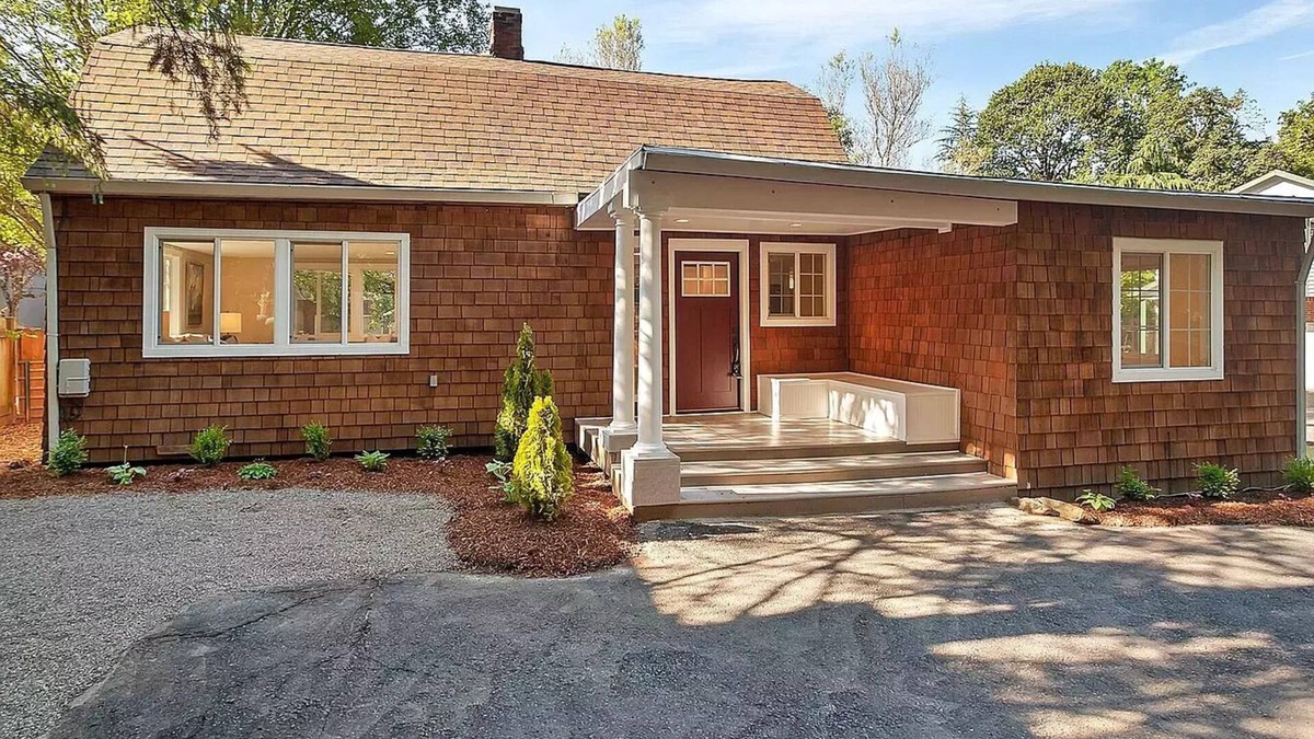 Garden Home-Whitford Cottage | Cozy Portland Cottage