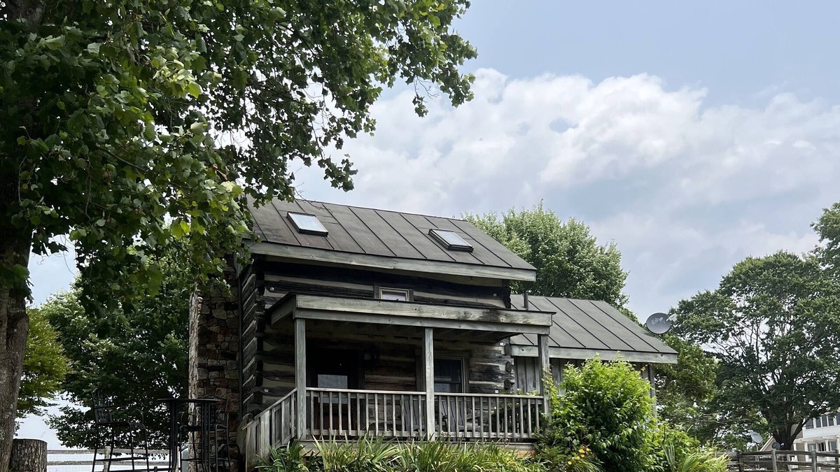 Clifford Cabin | Cozy, private, 1 bedroom cabin w/beautiful view