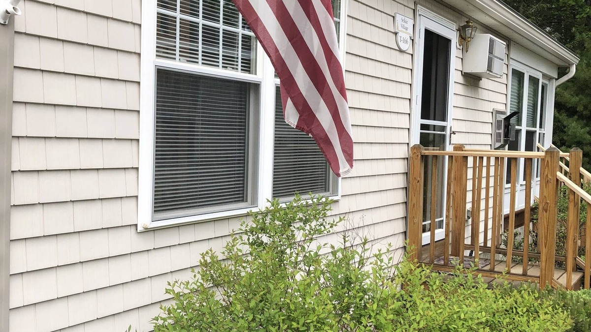 Ogunquit - Wells Cottage | COZY, PRIVATE 2B1BA Cottage POOL HOT TUB GYM TENNIS COURT GAME ROOM, NEAR BEACH!