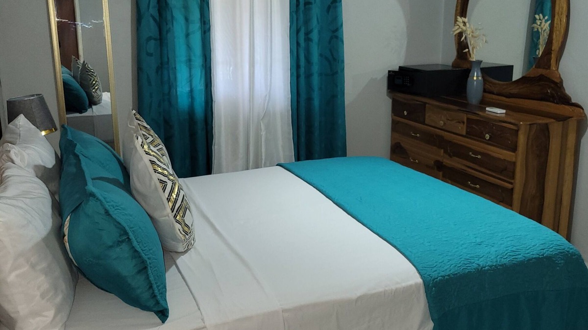Buff Bay House | Cozy & private 2BR home with AC ,WIFI and Free parking