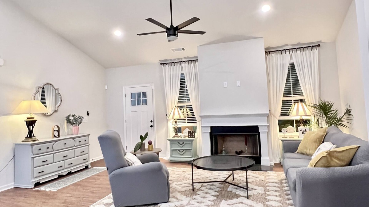 Commerce House | Cozy, private 3 bedroom home in a wooded area in the heart of downtown Commerce