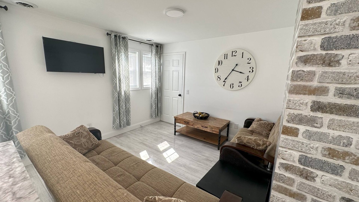 Morgantown Apartment | Cozy Private Apartment Just a Short Stroll frm Milan Puskar Stadium & WVU Campus