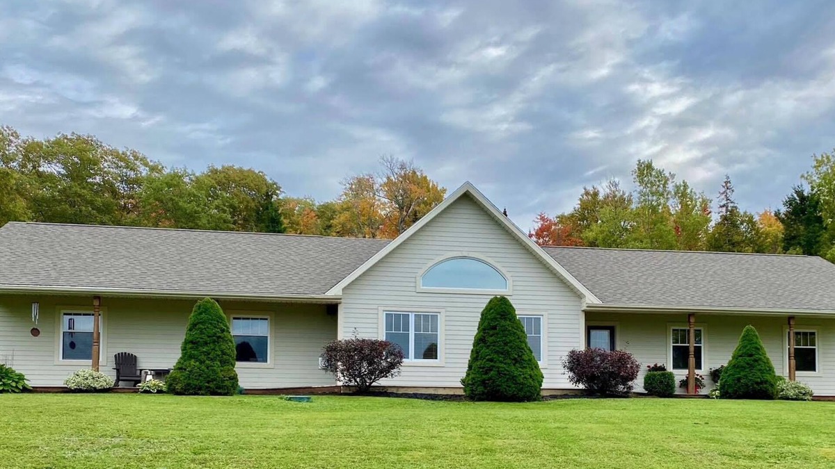 Miltonvale Park House | Cozy & Private Countryside home close to the City as well as beaches/attractions