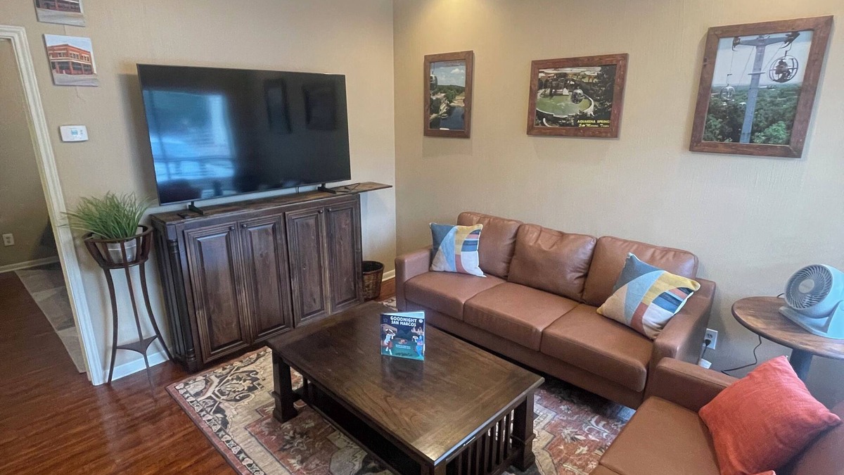 Dunbar Condo | Cozy Private Condo in the Heart of Downtown San Marcos! Community Pool!