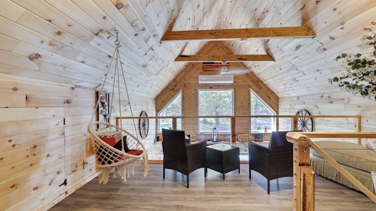 Pocono Summit Ski Chalet | Cozy Private Cottage with Lake Access at Mount Pocono