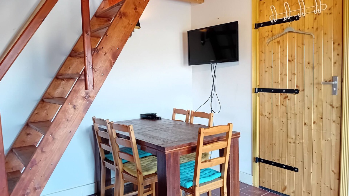 Toldijk Other | Cozy private cottage with spacious views on a nature estate. With fire bowl.