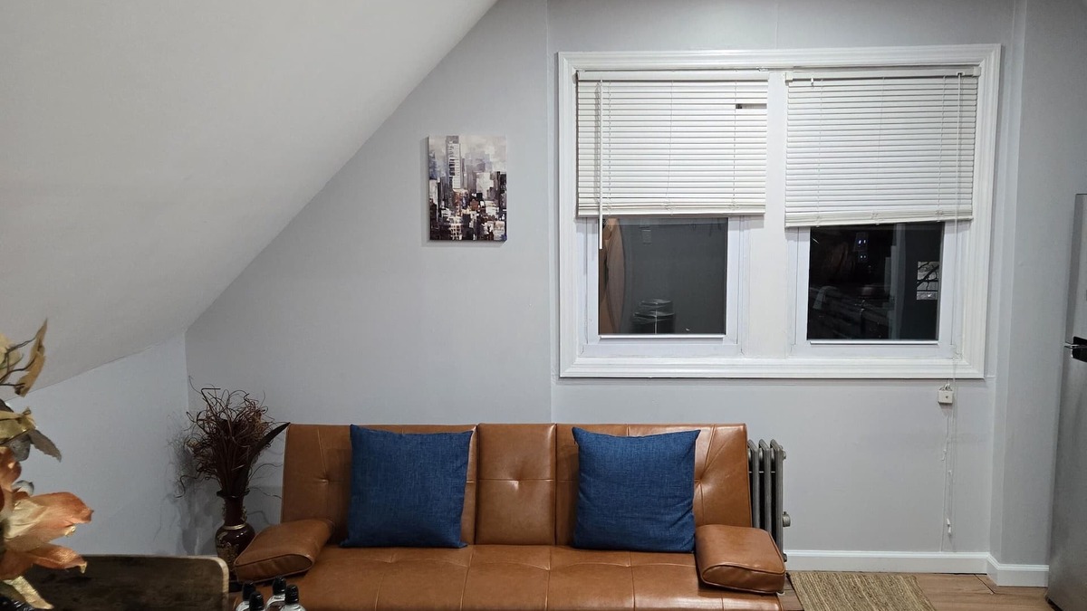 Alden Manor House | Cozy private Empire Upstairs Apartment.