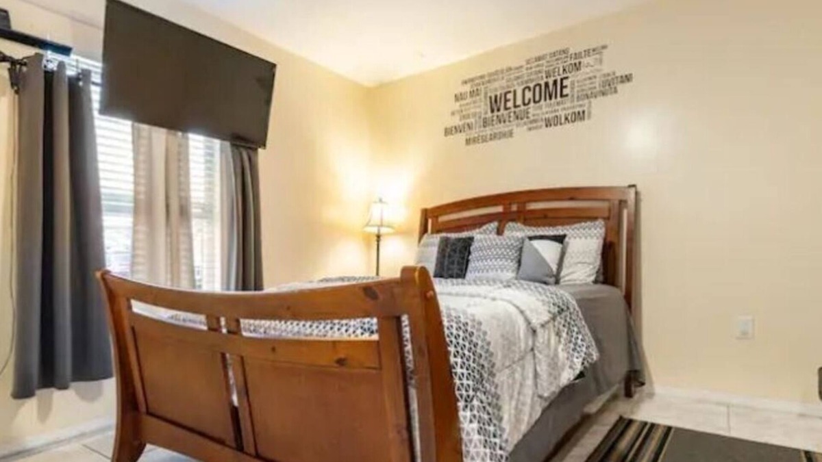 Fairvilla House | Cozy Private Entry Apt w/Full Size Kitchen