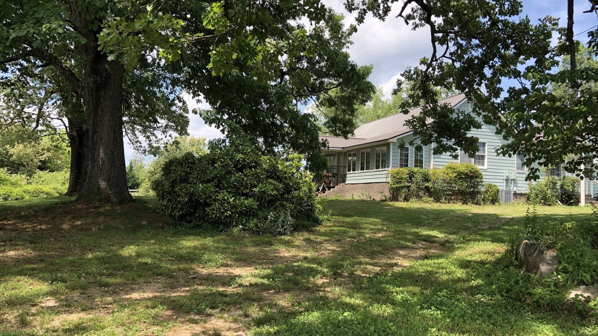 Cleveland House | Cozy, private, fully restored 2300 SF farmhouse with adjoining acreage