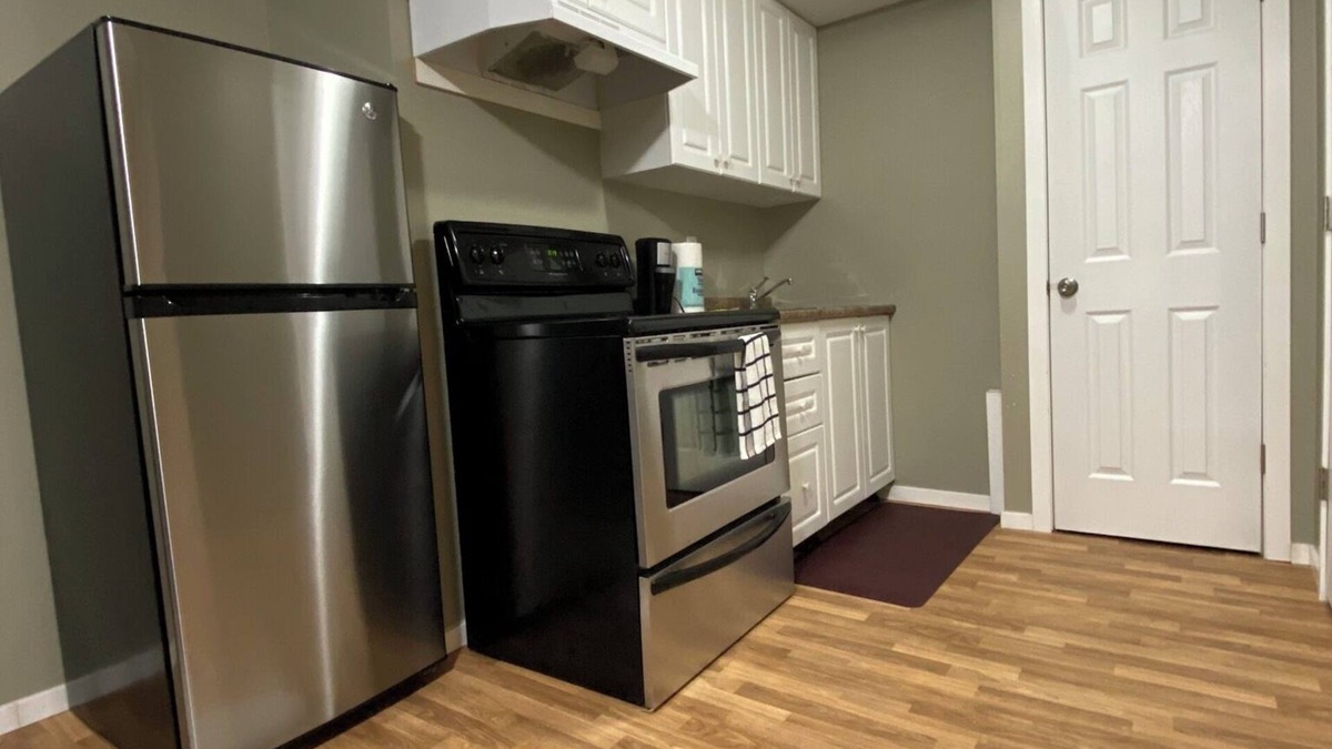 Southeast Edmonton House | Cozy & Private Guest Basement Suite in Tamarack