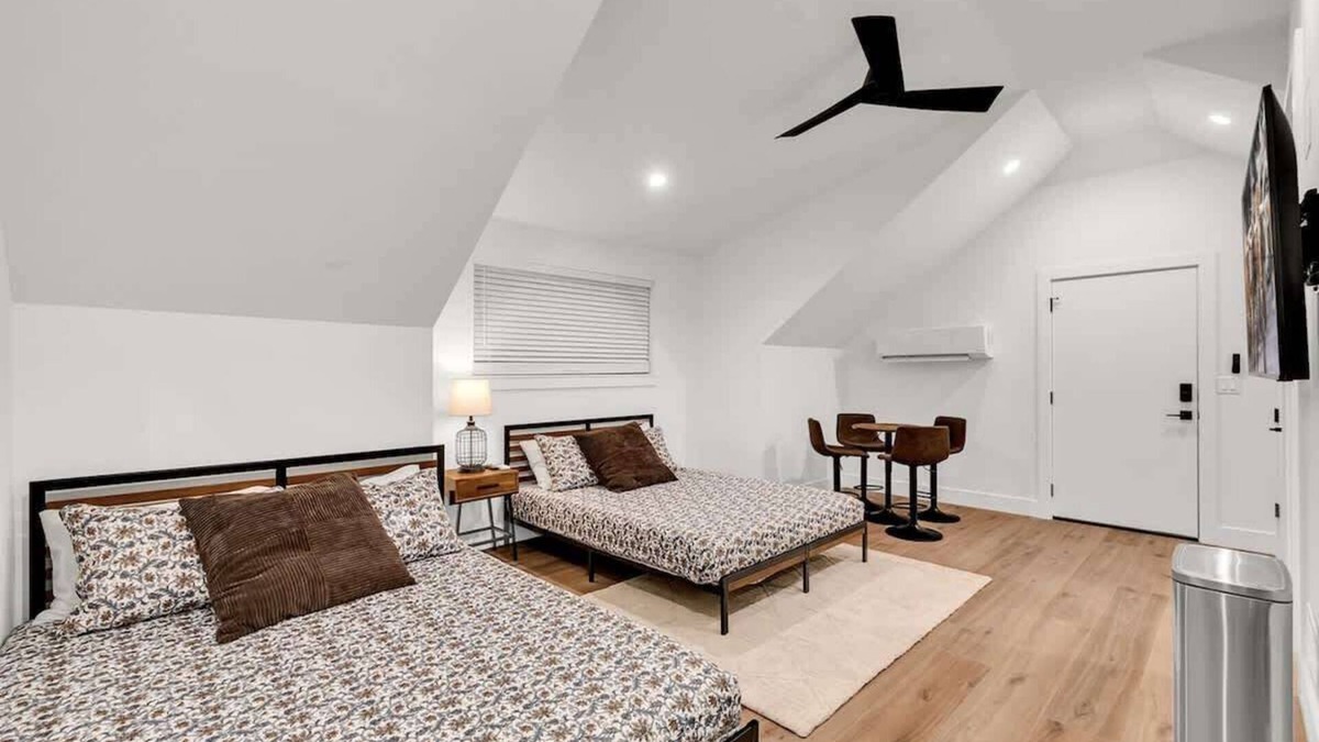 Blackshear-Prospect Hill Apartment | Cozy Private Guest House | 2 Queen Beds | Sleeps 4