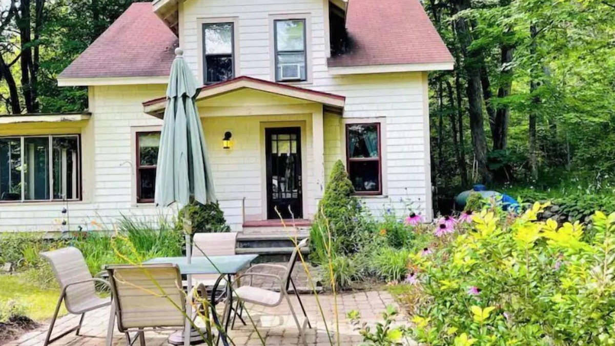 Warrensburg House | Cozy Private home