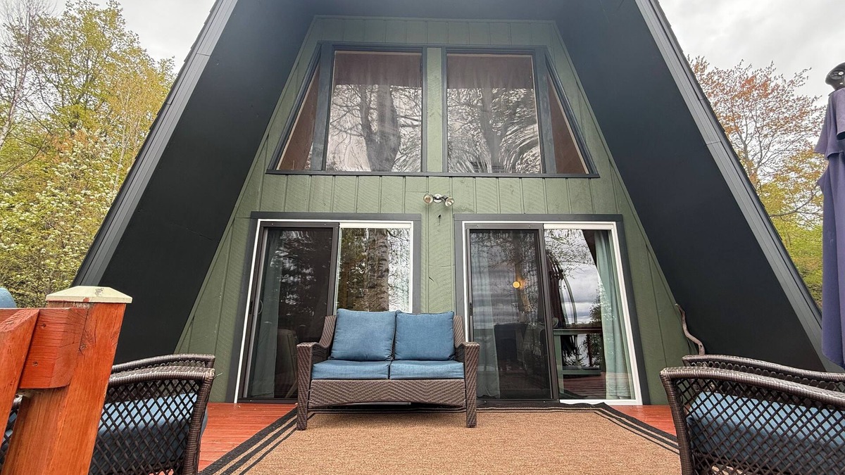 Republic Cottage | Cozy, private lakefront cottage with sunset view!